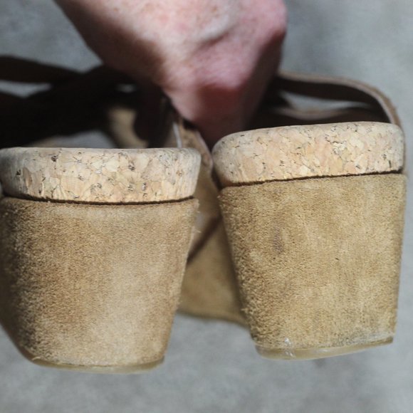 Ugg Size 9 Tan Suede & Cork Wedge Heel - Picture 5 of 6